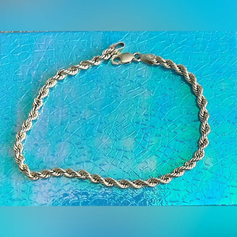 10 k Elegant Gold Rope Chain Bracelet - Picture 4 of 5